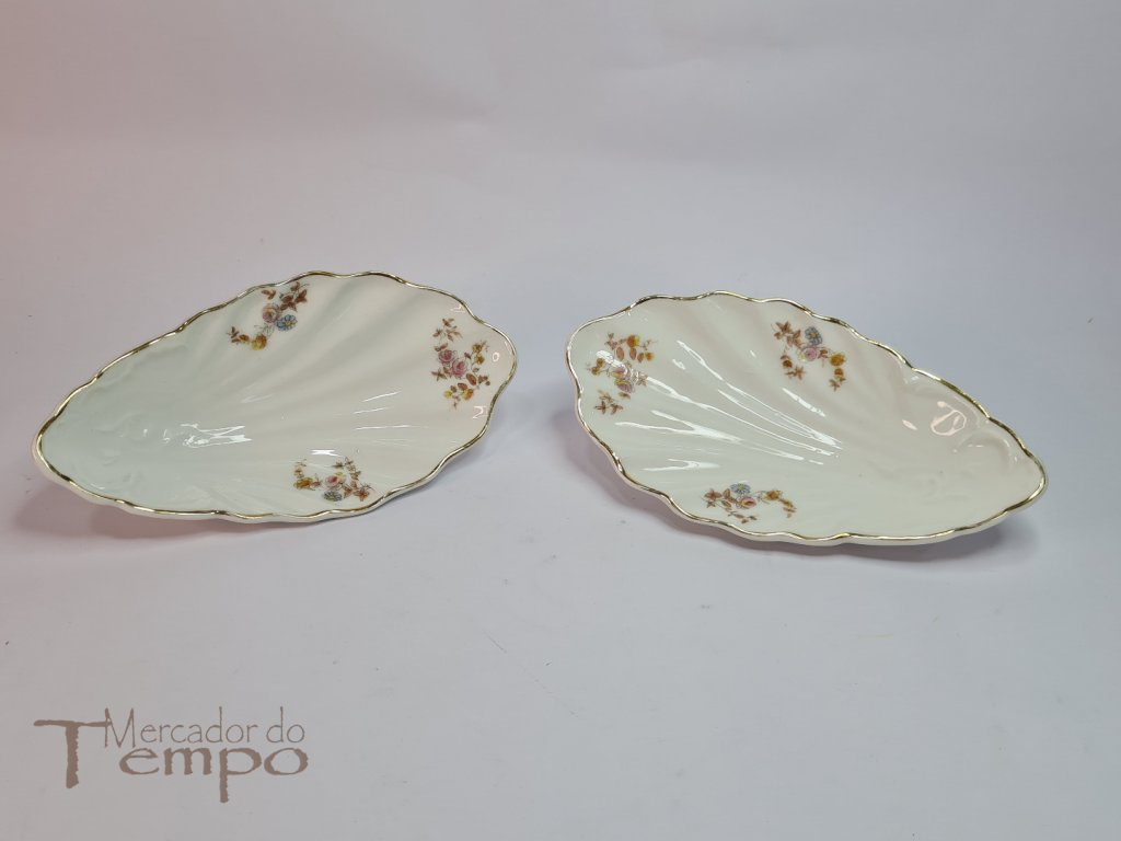 Par de Covilhetes em porcelana da Vista Alegre, decoração floral  1881-1921