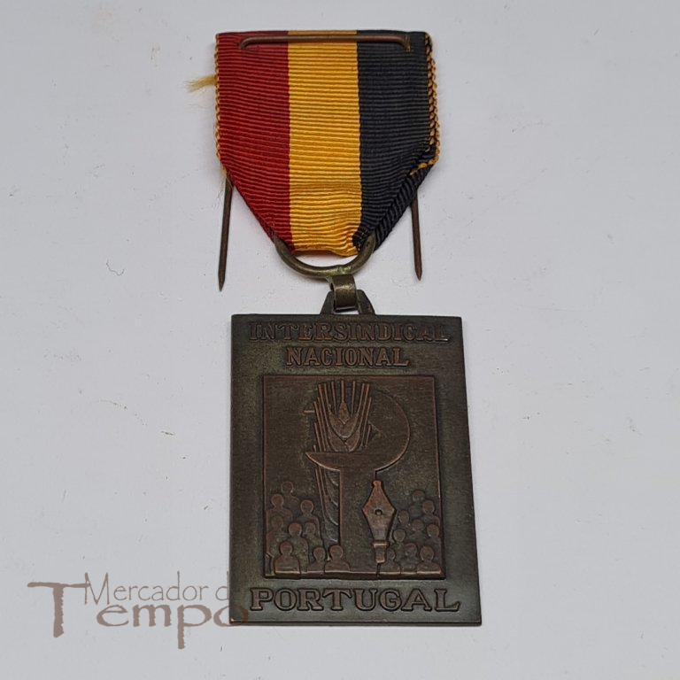Medalha do Iº Encontro de Trabalhadores da Intersindical Nacional, em 1975
