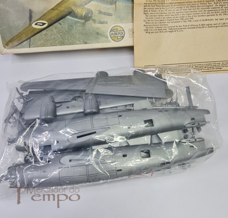 Kit escala 1/72 Airfix  avião militar B-24 J Liberator 