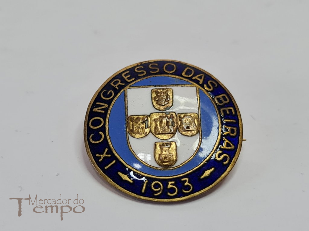 Pin grande esmaltado do IX Congresso das Beiras, 1953. 