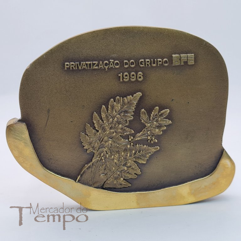 Medalhão em bronze, Arte, assinada José Rodrigues
