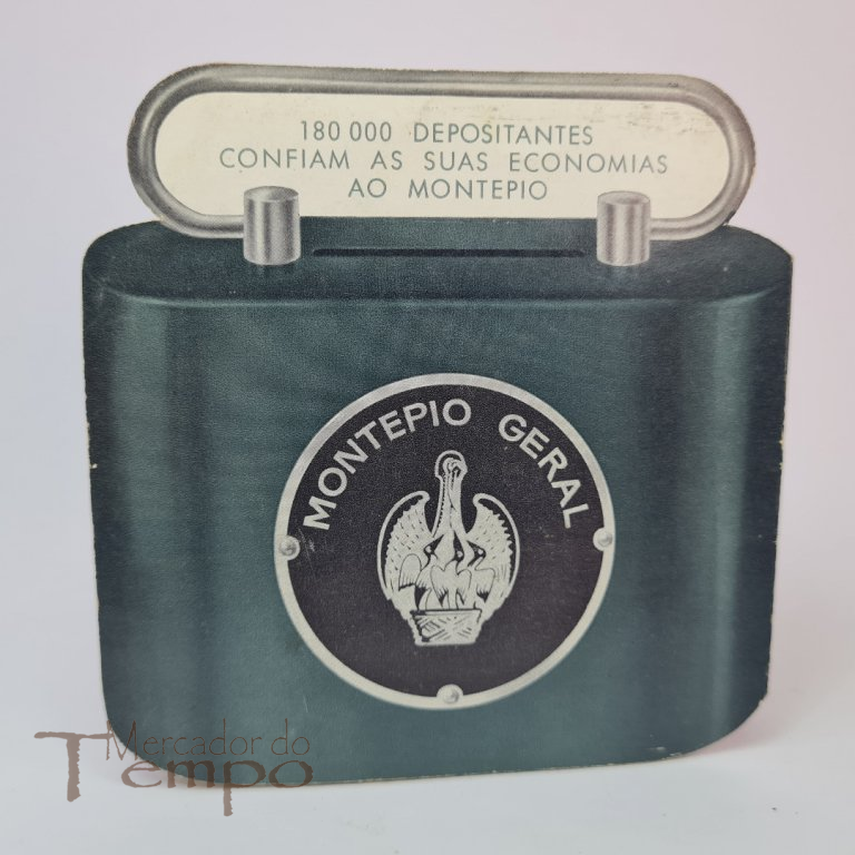 Curiosa publicidade do Banco Montepio Geral, com formato de mealheiro