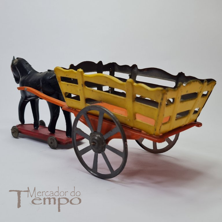 Brinquedo Português Carroça puxada por cavalo em folha/chapa anos 70