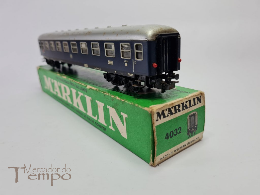 Comboios Marklin - carruagem passageiros com luzes traseiras Ref. 4032