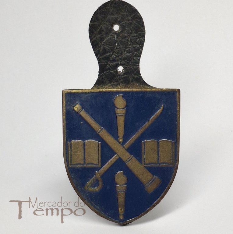 
Crachá militar esmaltado do Instituto de Altos Estudos Militares
 