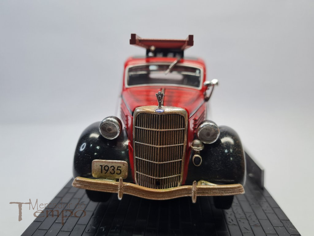 Miniatura 1/24 Schuco Ford Chicago Fire Department 1935 com caixa