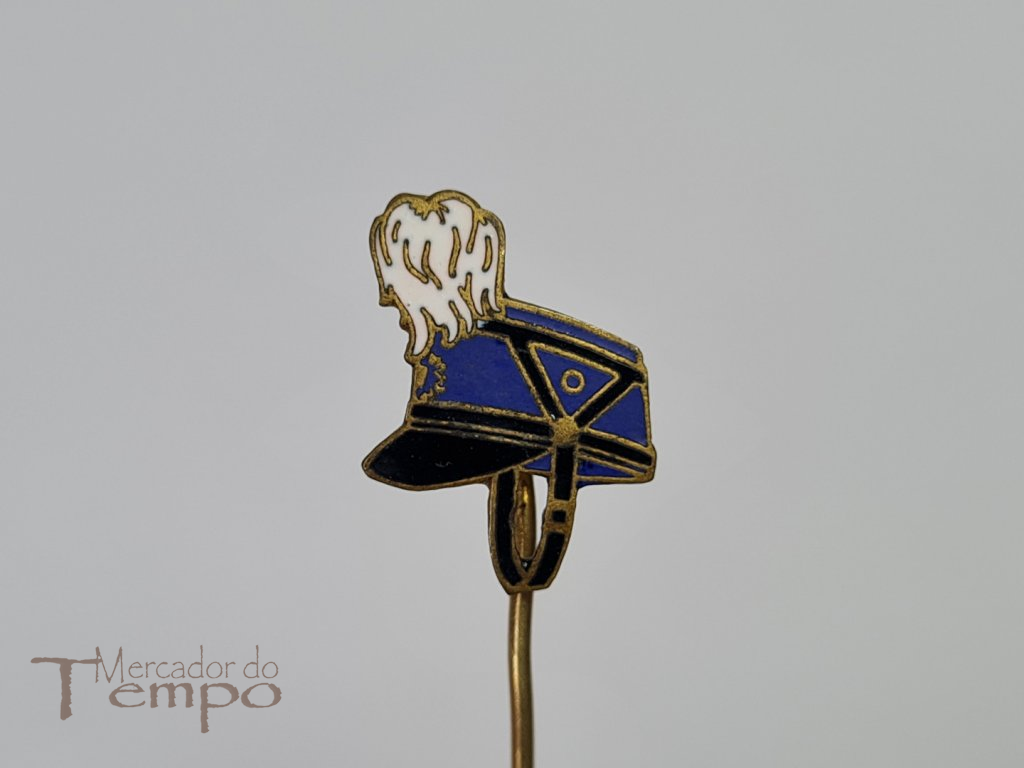 Pin antigo esmaltado dos Pupilos do Exército