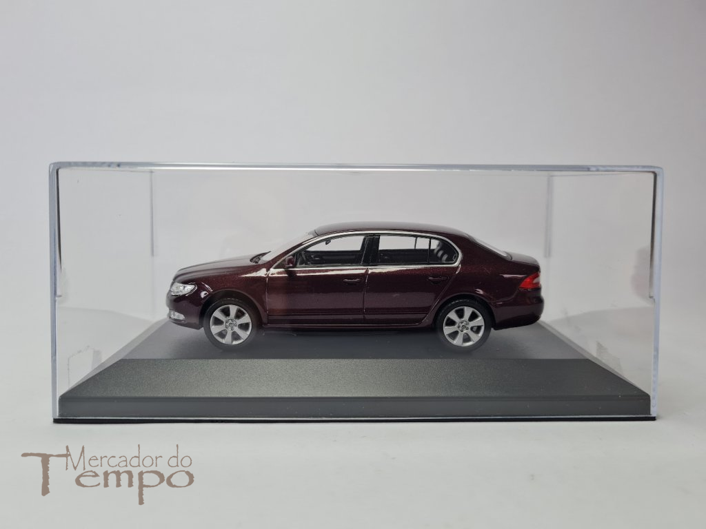 Miniatura 1/43 Abrex Skoda Superb.