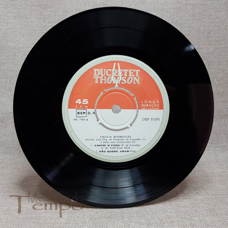 Disco 45 rpm Amália Rodrigues - Três Ruas - DEP 75071