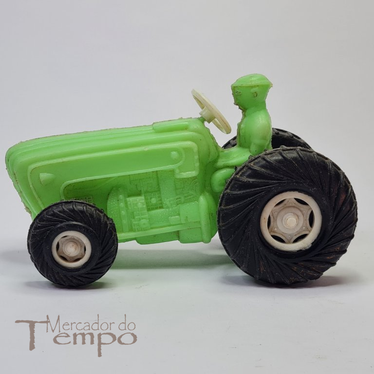 Tractor em plástico fabrico Português plásticos Estrela