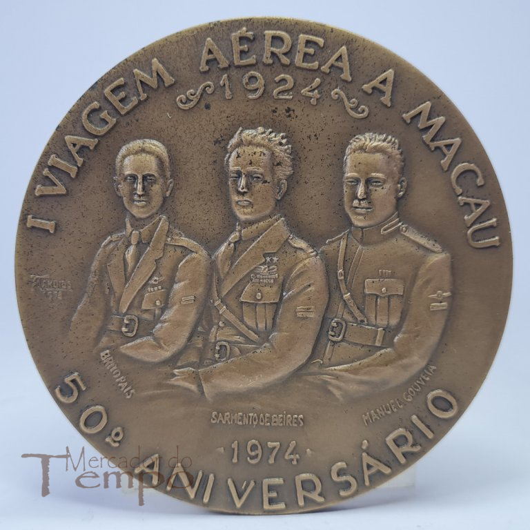 Medalha em bronze comemorativa do 50º aniversário da 1ª Viagem Aérea a Macau 1924-1974