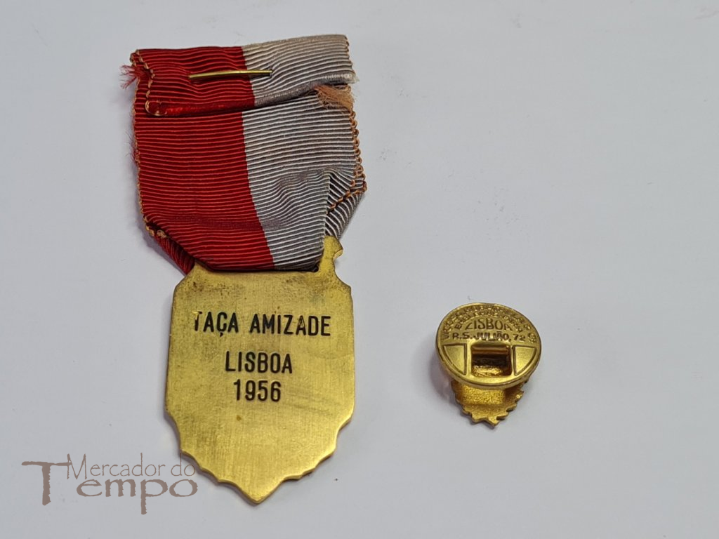 Medalha e Pin/Abotoadeira com esmaltes Federação Portuguesa Patinagem 1956