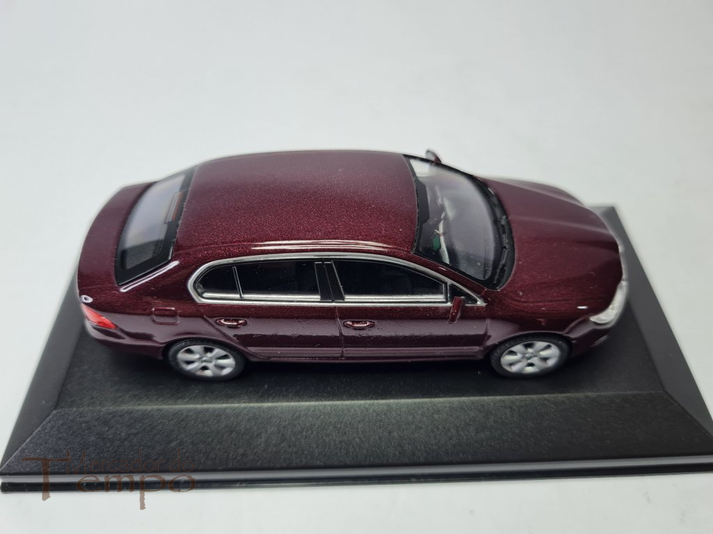 Miniatura 1/43 Abrex Skoda Superb.