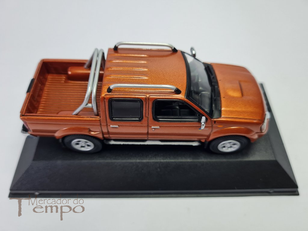 1/43 J-Collection Nissan Pickup Navara 2.5 Di Hobie Cat