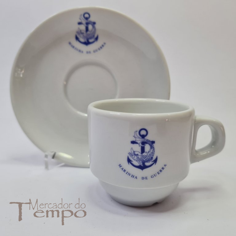 Chávena de café em porcelana, com o simbolo da Marinha de Guerra