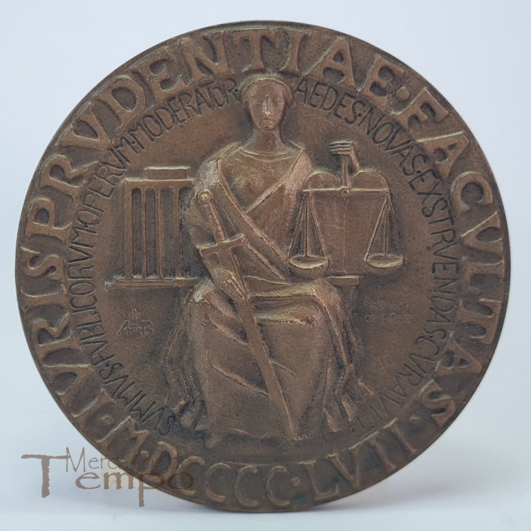 Medalha de bronze Faculdade de Direito, datada de 1957. assinada : Álvaro de Brée