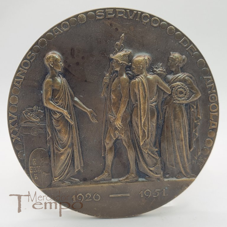 Medalha em bronze comemorativa do Banco de Angola, 25 anos ao serviço de Angola 1926-1951. Assinada: João da Silva