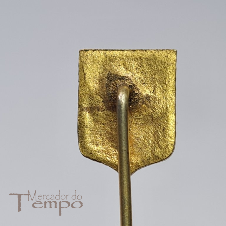 Pin esmaltado, Administração Colonial