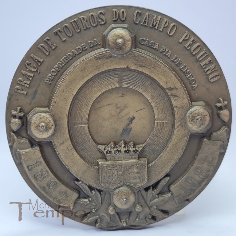 Medalha em bronze comemorativa dos 100 anos da Praça de Touros do Campo Pequeno.