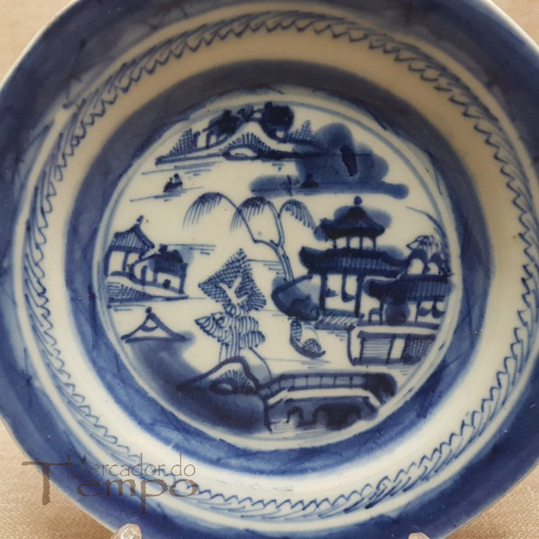 Raro prato sobremesa em porcelana chinesa decoração Cantão Sec.XVIII