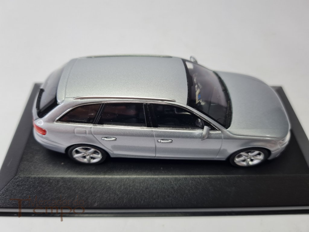 Miniatura 1/43 Minichamps Audi A4 Avant 