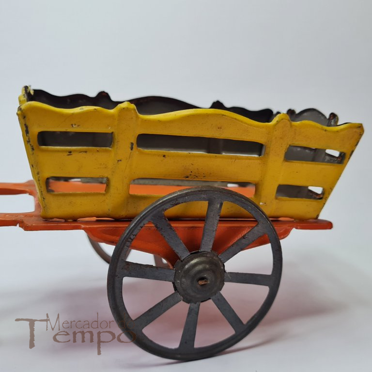 Brinquedo Português Carroça puxada por cavalo em folha/chapa anos 70