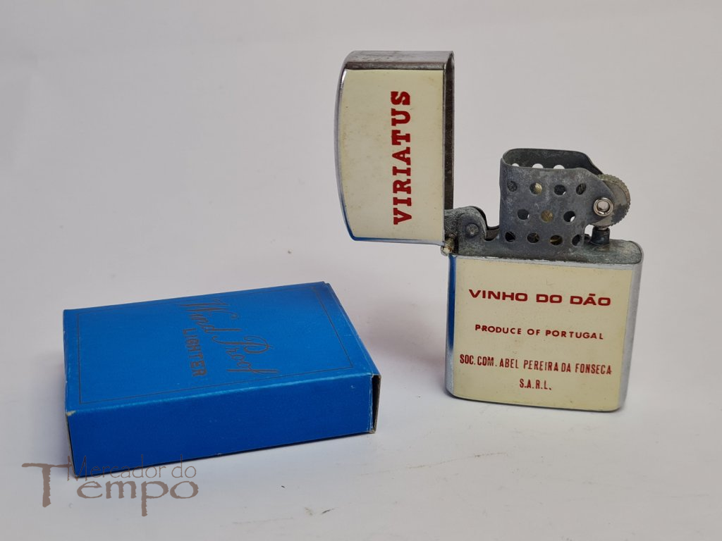 Isqueiro modelo Zippo, publicidade Viriatus – Vinho do Dão