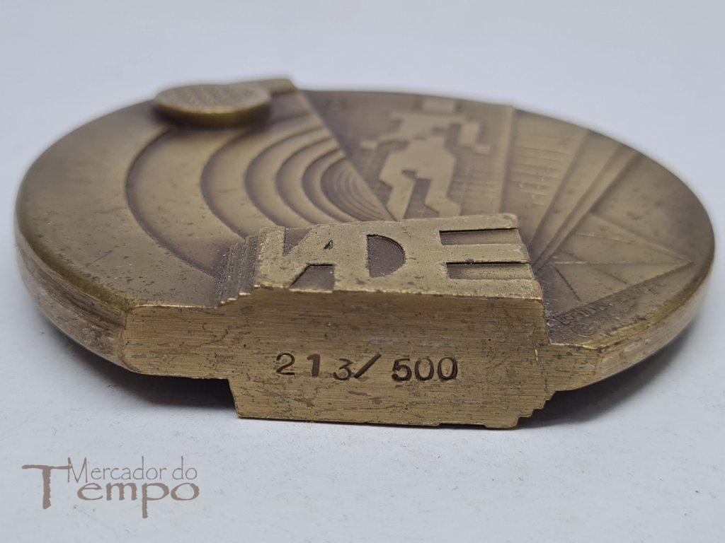 Medalha bronze Faculdade Arte & Design IADE 25 anos Espiga Pinto