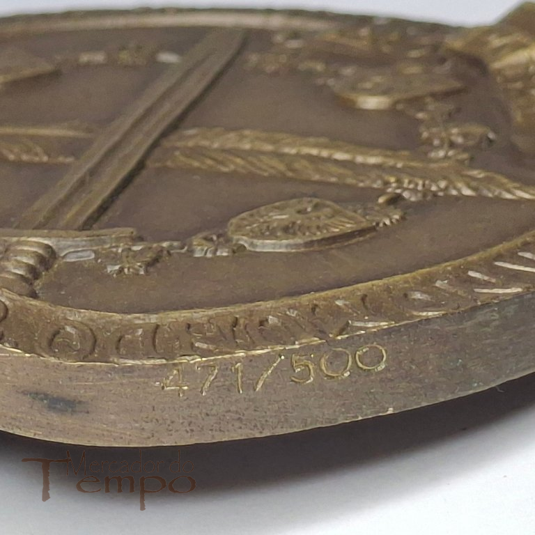 Medalha em bronze comemorativa dos 144 anos da Revista Militar