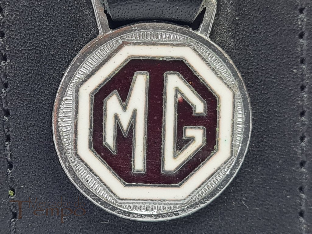 Porta-chaves em pele com Simbolo do “MG” esmaltado