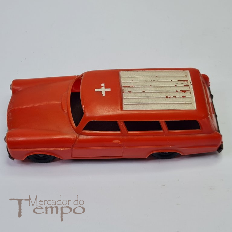 Brinquedo Português vintage PePe Ambulância Opel Rekord