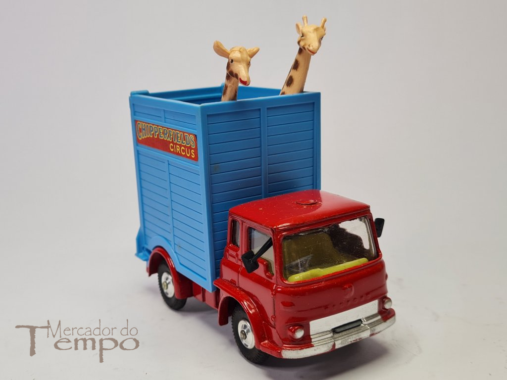 1/43 Corgi Toys Chipperfield's Circus Giraffe Transporter with Giraffes