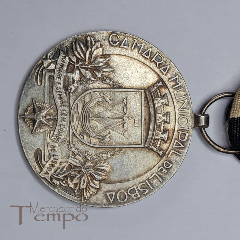 Medalha em prata de Assiduidade e Bons Serviços da Camara Muinicipal de Lisboa