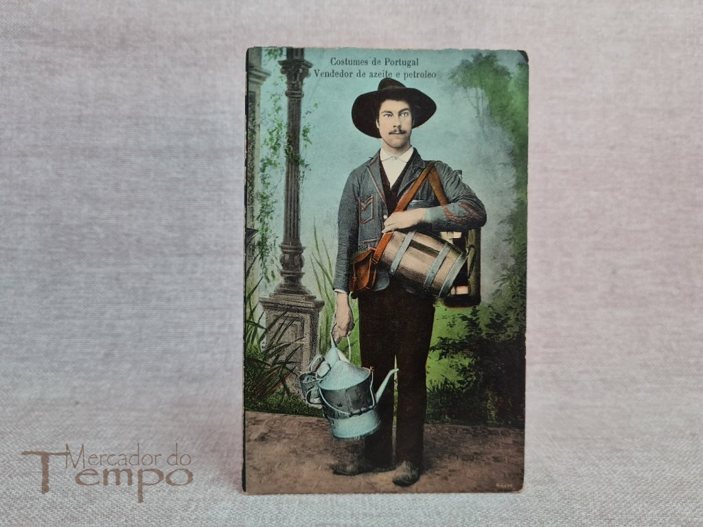 Postal antigo - Costumes de Portugal - Vendedor de azeite e petróleo