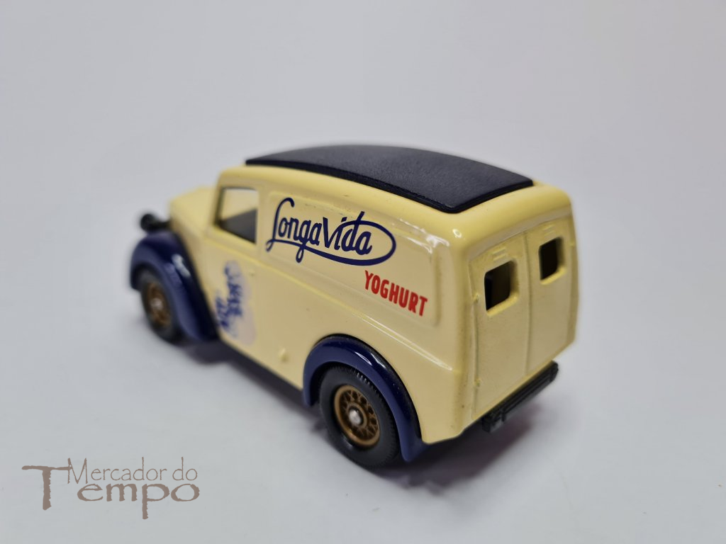 1/43 Corgi Morris Van  publicidade Iogurtes Longa Vida.