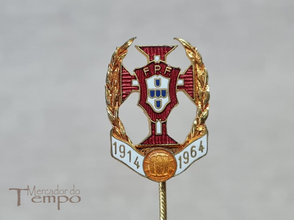 Pin esmaltado 50 anos Federação Portuguesa Futebol 1914 - 1964
