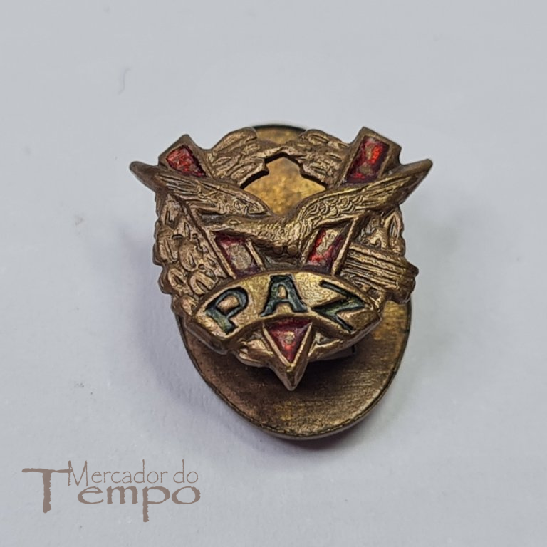 Botoeira militar esmaltada, Vitória/ Paz