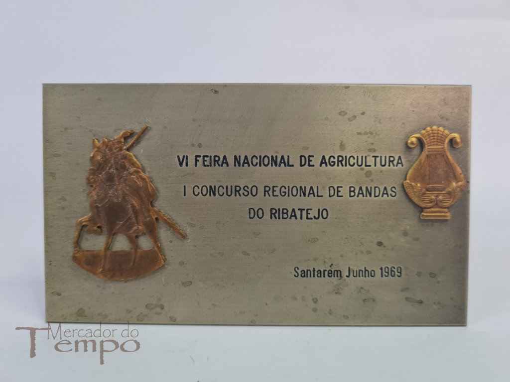 Placa comemorativa da VI Feira Nacional de Agricultura, do I Concurso Regional de Bandas do Ribatejo, Santarém, 1969