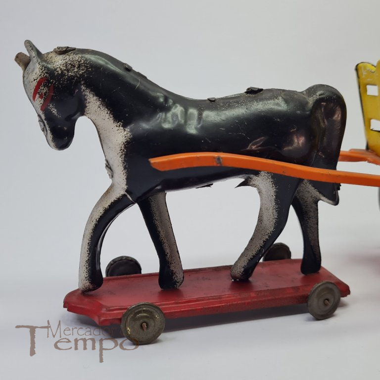 Brinquedo Português Carroça puxada por cavalo em folha/chapa anos 70