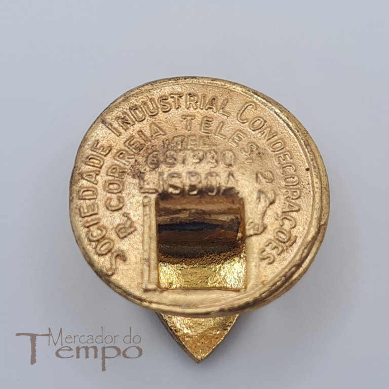 Pin/Abotoadeira esmaltada Grupo Dramático e Desportivo de Cascais