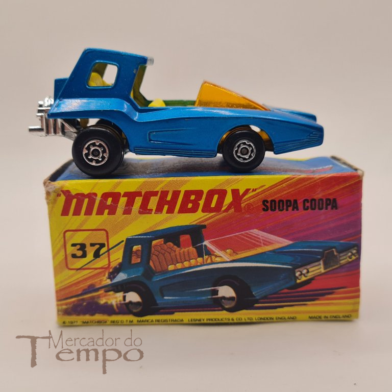 Miniatura 1/64 Matchbox Soopa Coopa #37 com caixa original. Miniatura em excelente estado, caixa com muitos sinais de uso, e um pouco amarrotada em algumas zonas.
