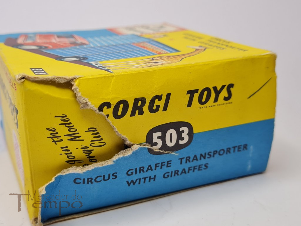 1/43 Corgi Toys Chipperfield's Circus Giraffe Transporter with Giraffes