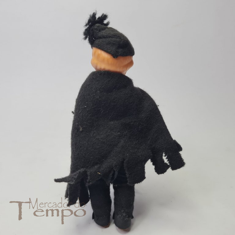 Figura de boneco em plástico/celuloide com Traje Académico