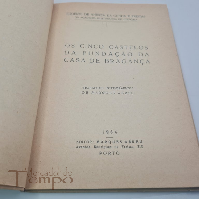 A Arte em Portugal – Os Cinco Castelos da Fundação da Casa de Bragança, assinado
