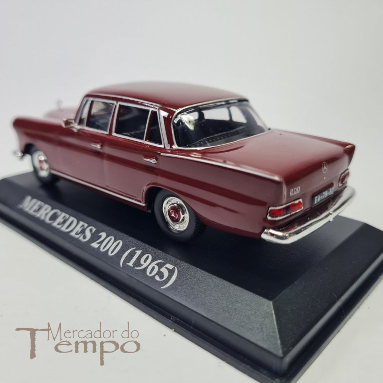 Miniatura 1/43 Altaya Mercedes 200 - 1965