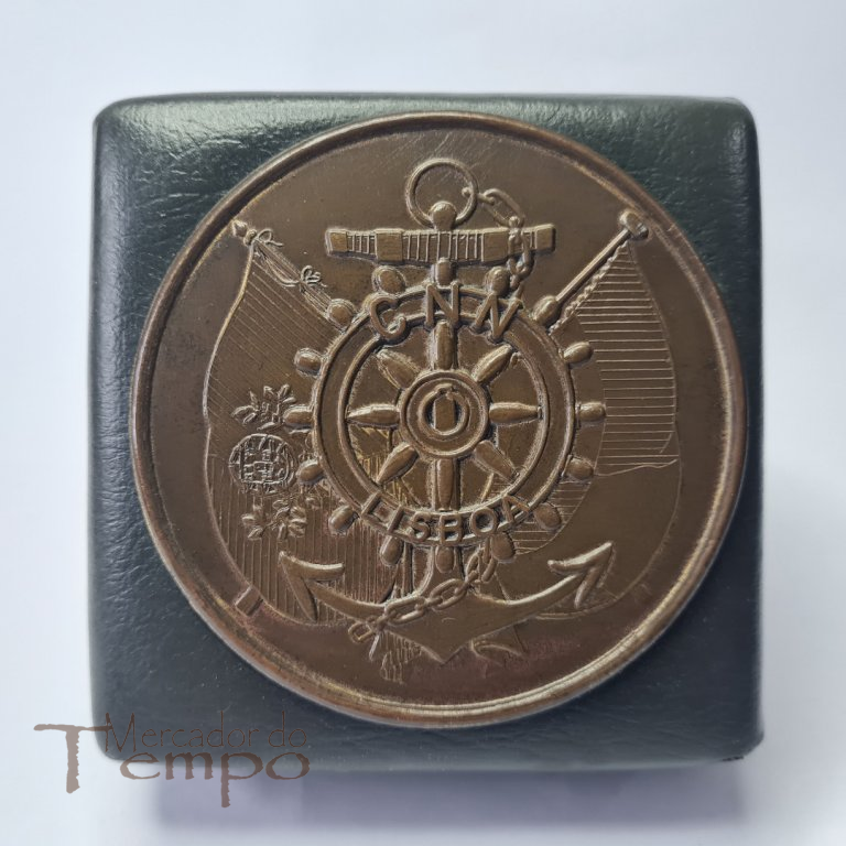 Pisa-papeis com placa em bronze CNN Companhia Nacional de Navegação