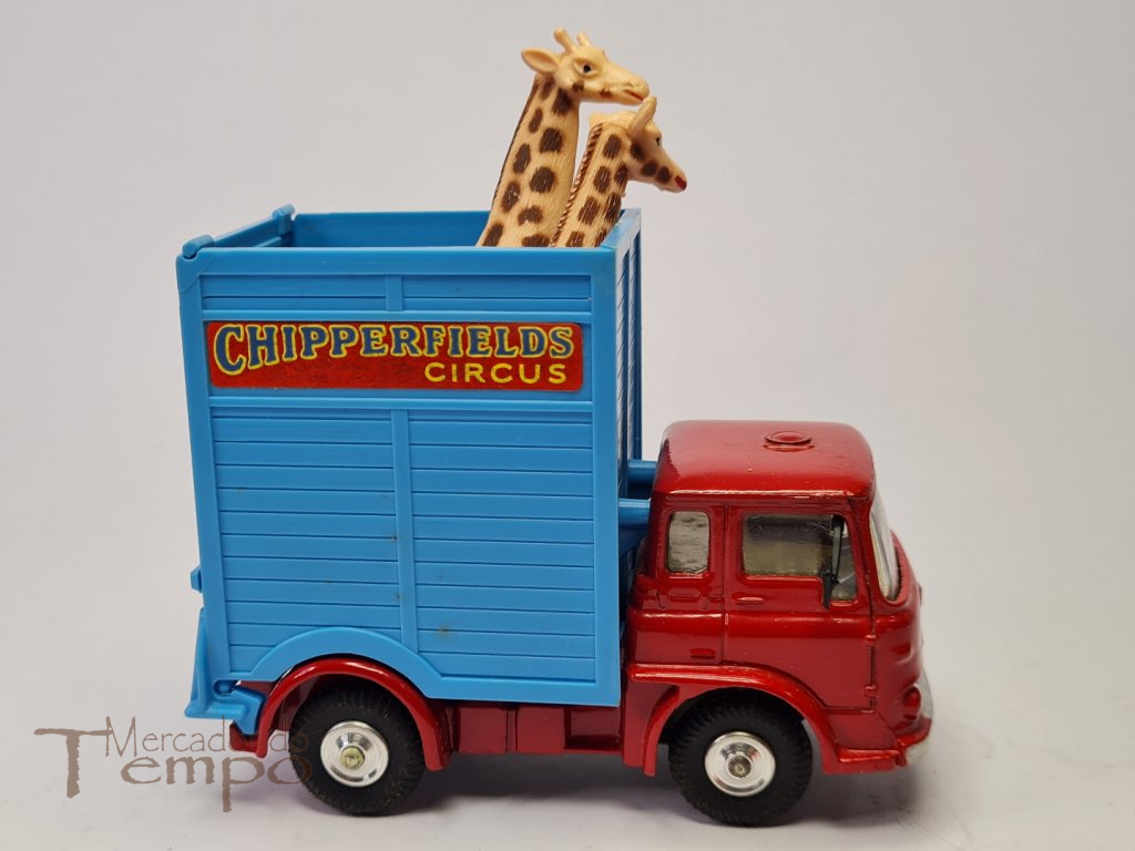 1/43 Corgi Toys Chipperfield's Circus Giraffe Transporter with Giraffes