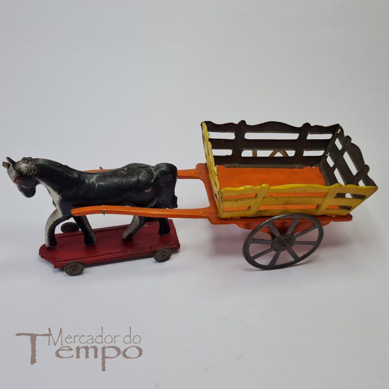 Brinquedo Português Carroça puxada por cavalo em folha/chapa anos 70