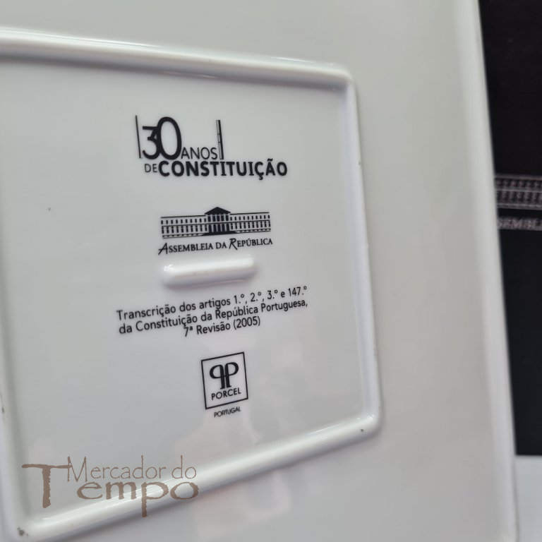 Bandeja em porcelana comemorativa dos 30 anos da Constituição da Republica 
