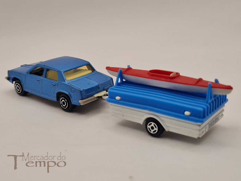 Miniatura Carro Oldsmobile + Atrelado com Caiaque Majorette #253